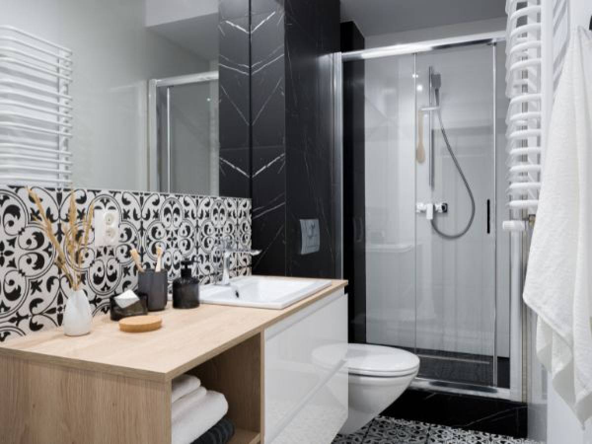 Elegancja w łazience - Odkryj niezwykły zestaw mebli łazienkowych z designerską umywalką!